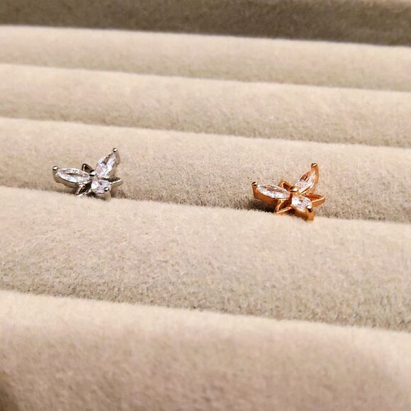 3 point design Body Jewelry - Picture 2 of 3